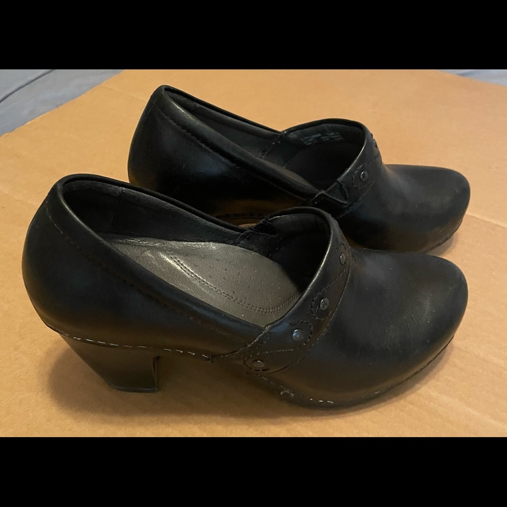 Dansko Riki leather black mules clogs heels heeled wedge shoes comfort 38 7.5 8